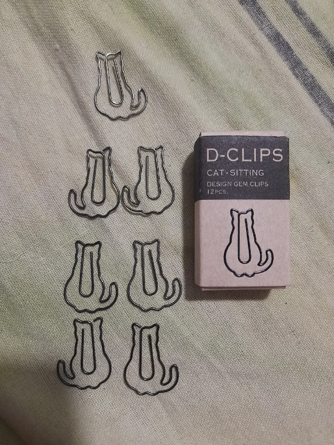 💢 Moveout sale 💢 D-Clips Cat-Sitting Design Gem Clips - 12 pcs thumbnail