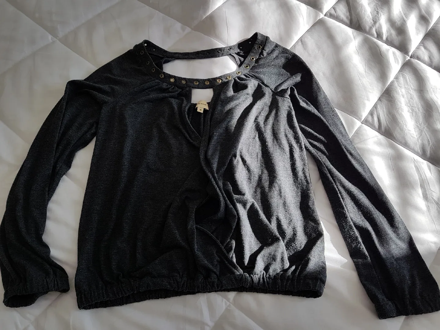 Ella Moss Gray Long Sleeve Top - Size M image indicator(3)