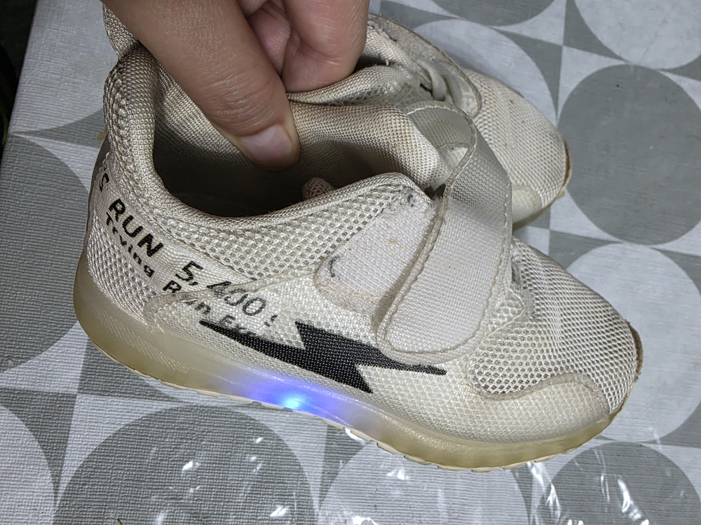 Kids' Light-Up Running Shoes - 🥕