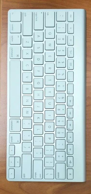 Apple Magic Keyboard - A1314 with Sanyo Battery Charger thumbnail
