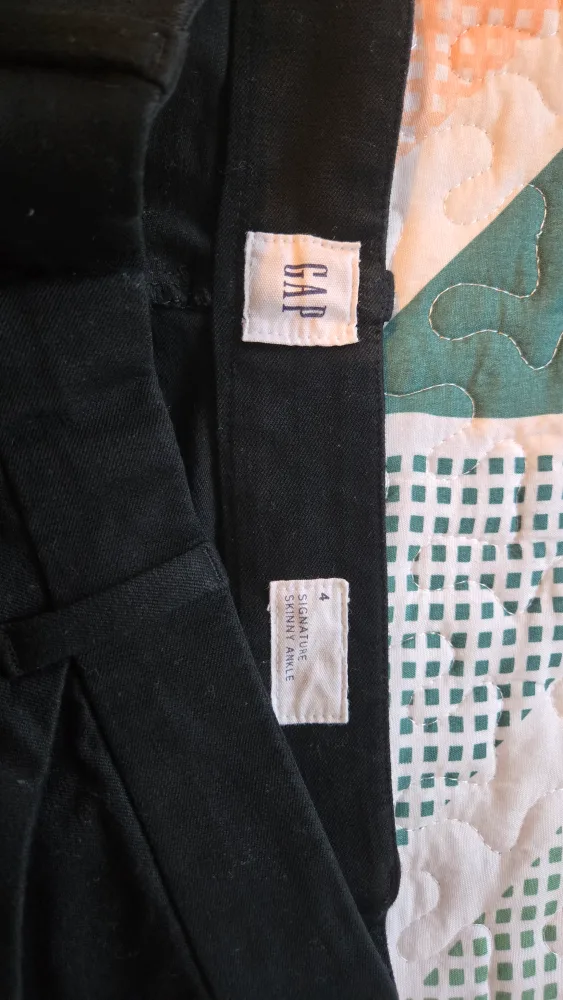 Gap Signature Skinny Ankle Pants - Size 4 image indicator(2)
