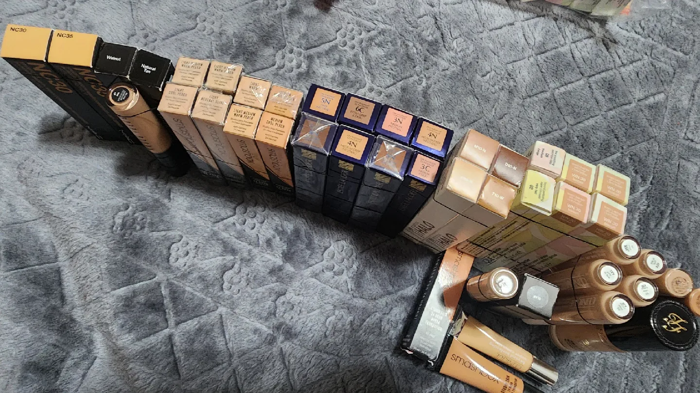 Mixed Concealers: MAC, Smashbox, Estee Lauder, Clinique, Halo image indicator(5)