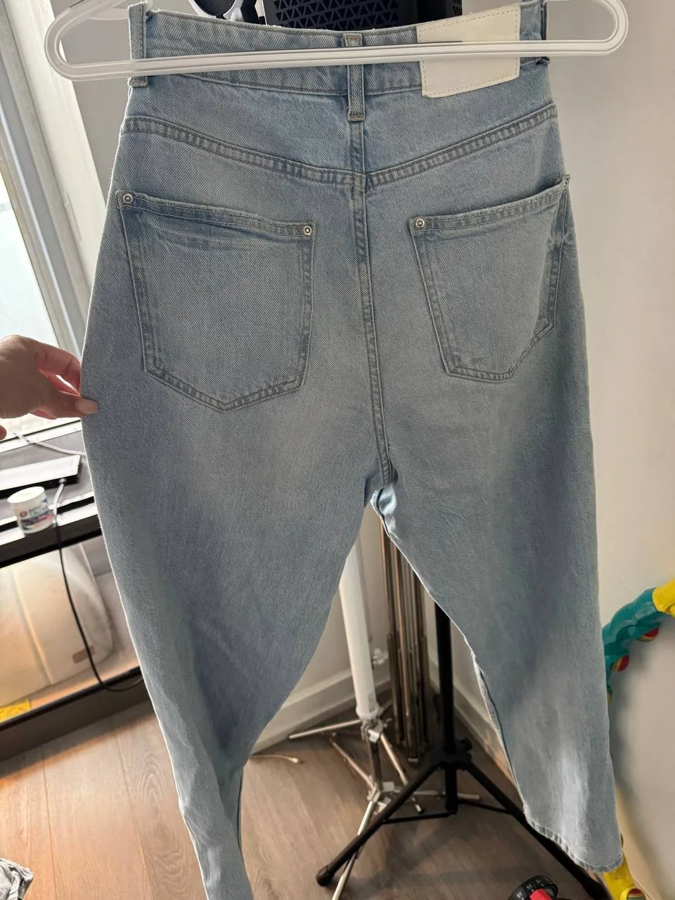 Zara Light Wash Denim Jeans - Size 36🥕 image indicator(3)