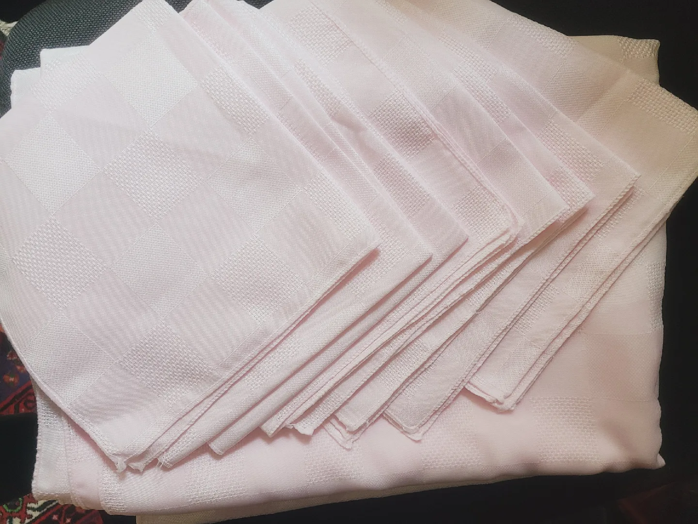Pink Tablecloth & Napkins Set thumbnail