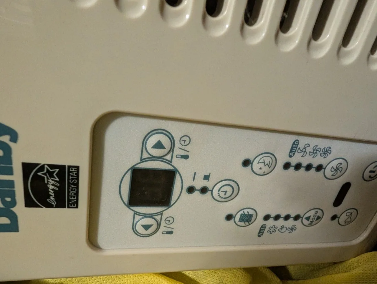 moving sale - Window Air Conditioner image indicator(2)