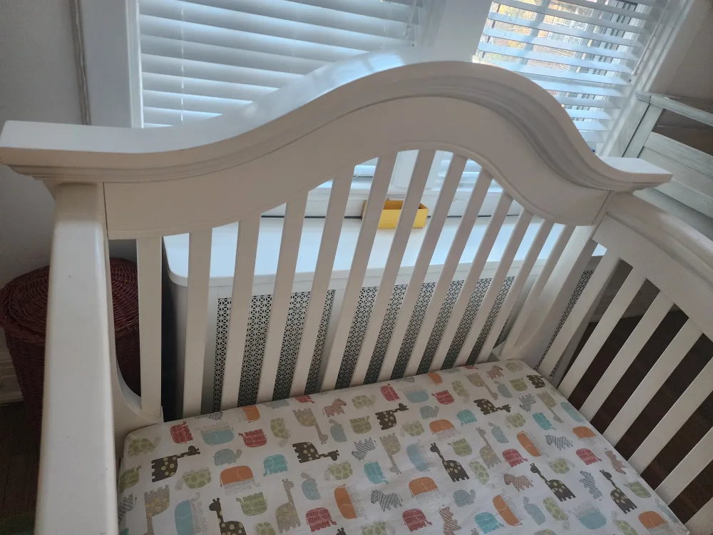 White Baby Crib image indicator(2)