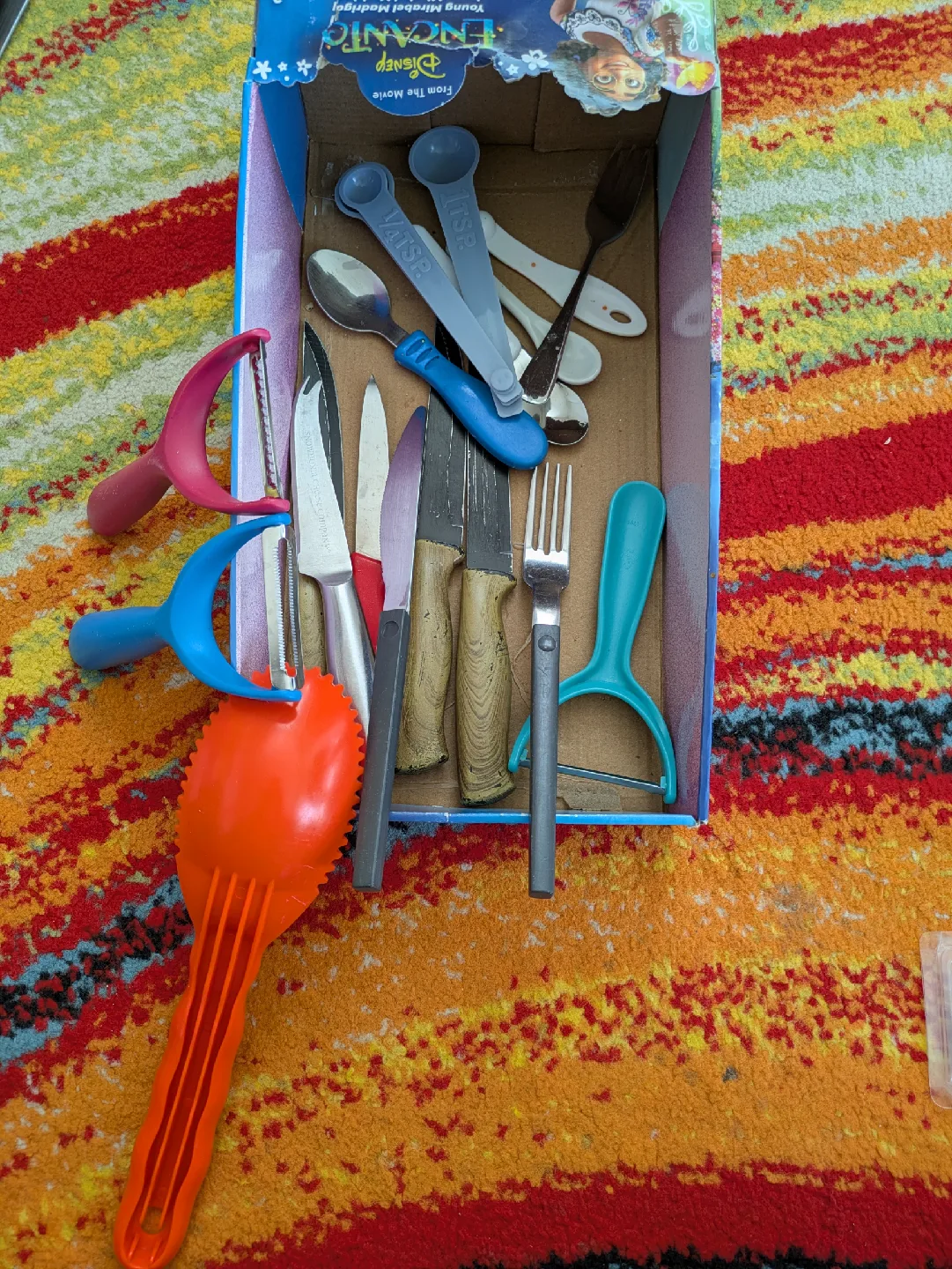 Assorted Kitchen Utensils thumbnail