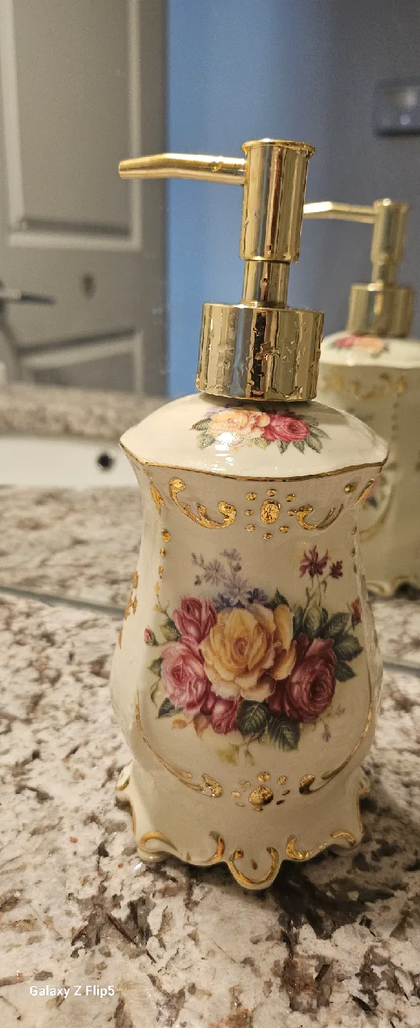 Floral Ceramic Soap Dispenser 🥕 thumbnail