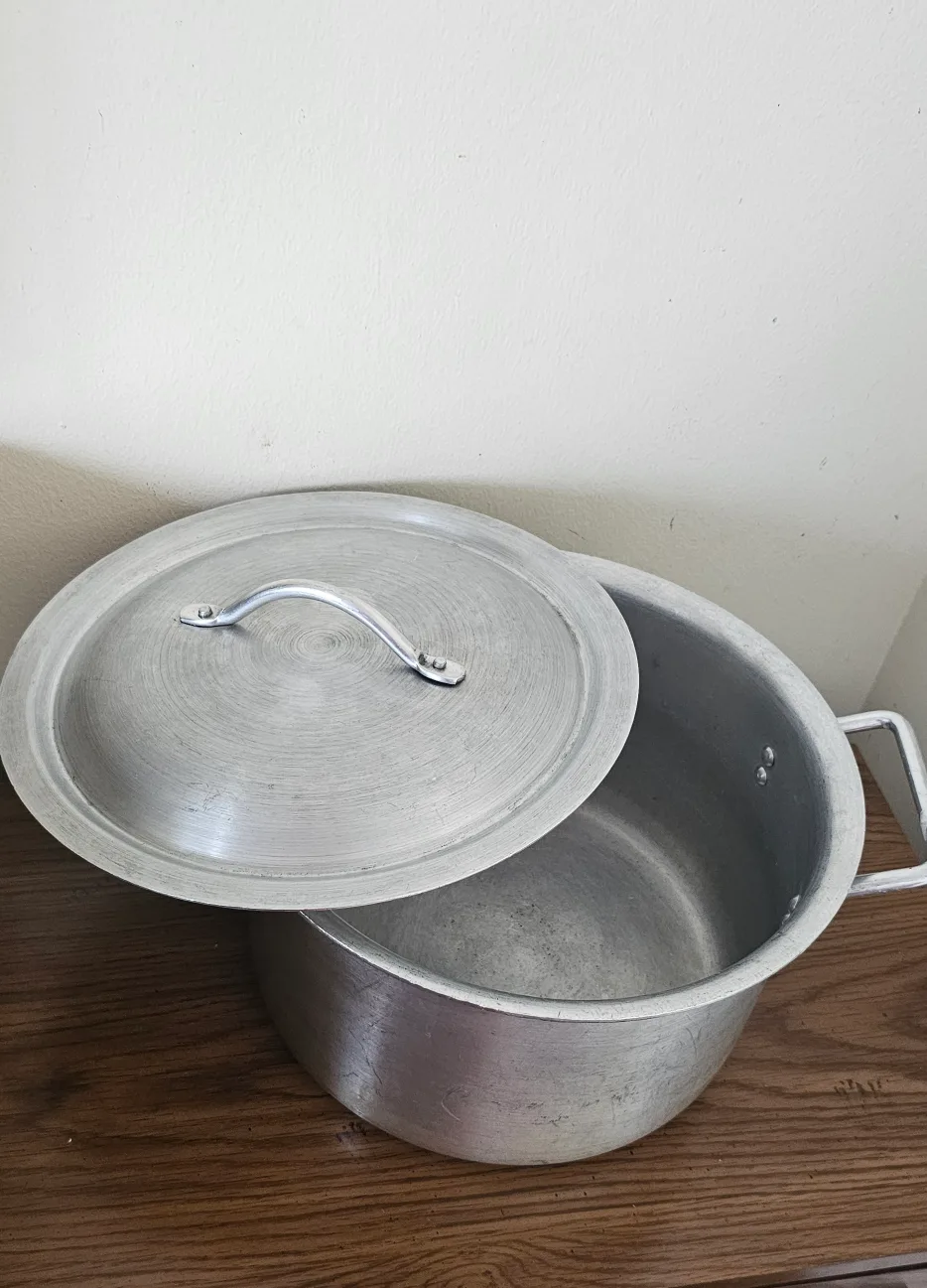 Large Aluminum Stock Pot with Lid thumbnail