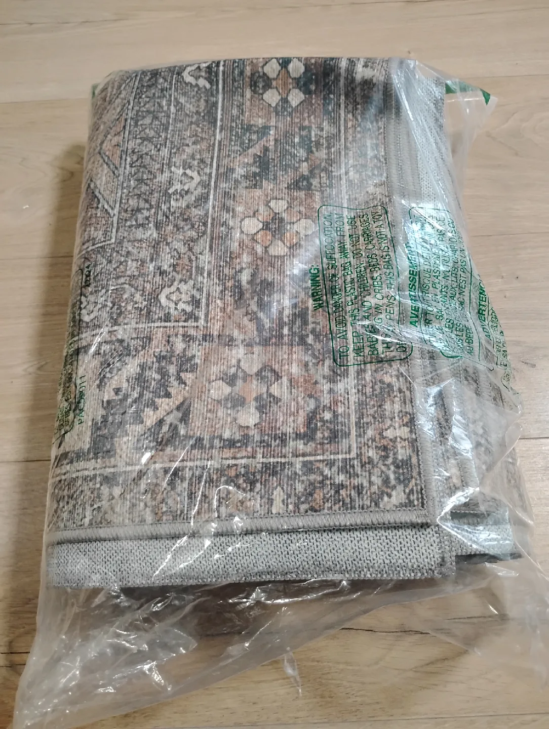 Area Rug - Polyester - Machine Washable image indicator(5)