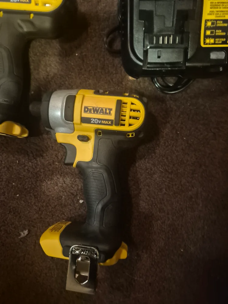 DeWalt 20V MAX Drill & Impact Driver Kit thumbnail