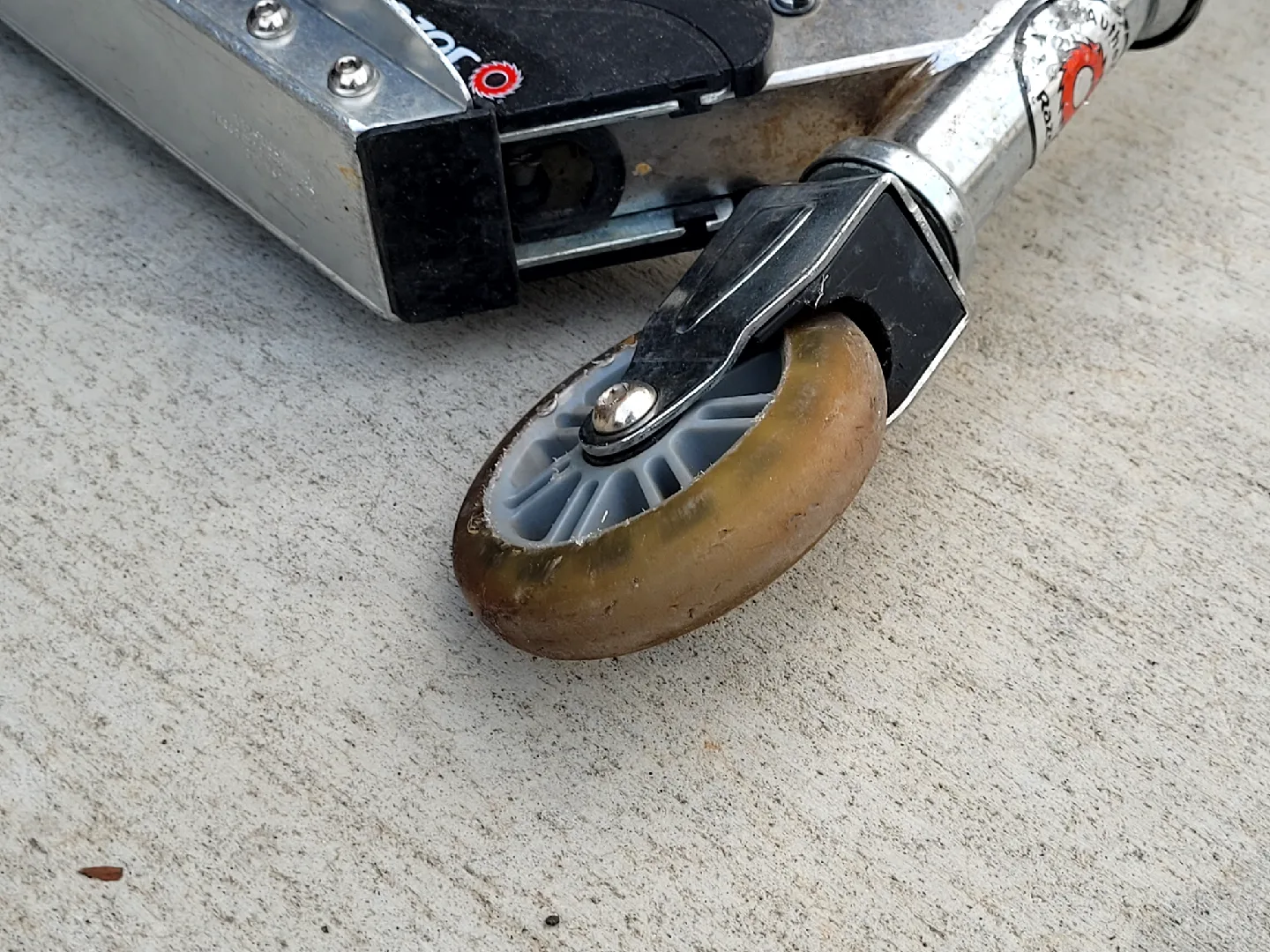 Razor A Kick Scooter - Silver image indicator(6)