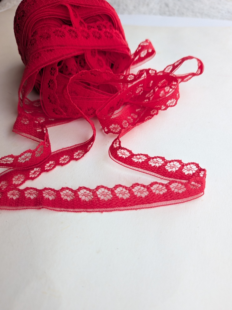 TEN YARDS narrow cherry red floral Lace trim half inch wide - photo 4