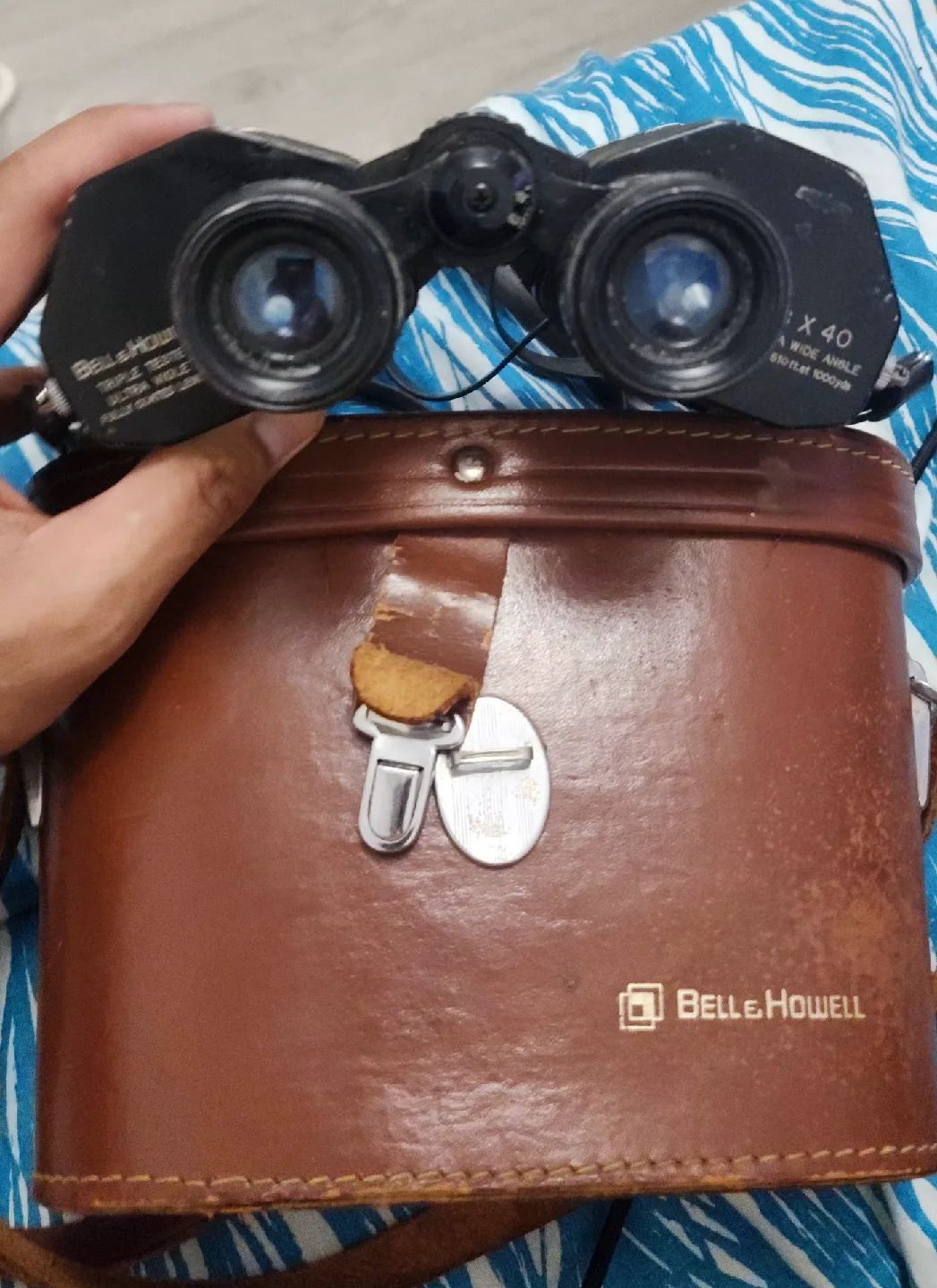 Bell & Howell 8x40 Binoculars with Case image indicator(10)