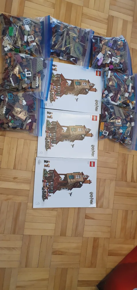 Lego Harry Potter The Burrow 75980 image indicator(2)