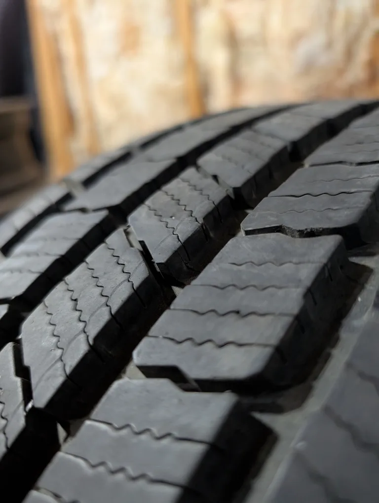 (2)-235/55R18 Michelin Defender LTX All Season Tires thumbnail