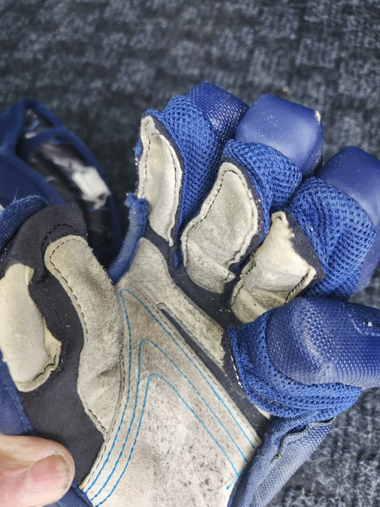 Reebok 6K Kinetic Fit Hockey Gloves image indicator(3)