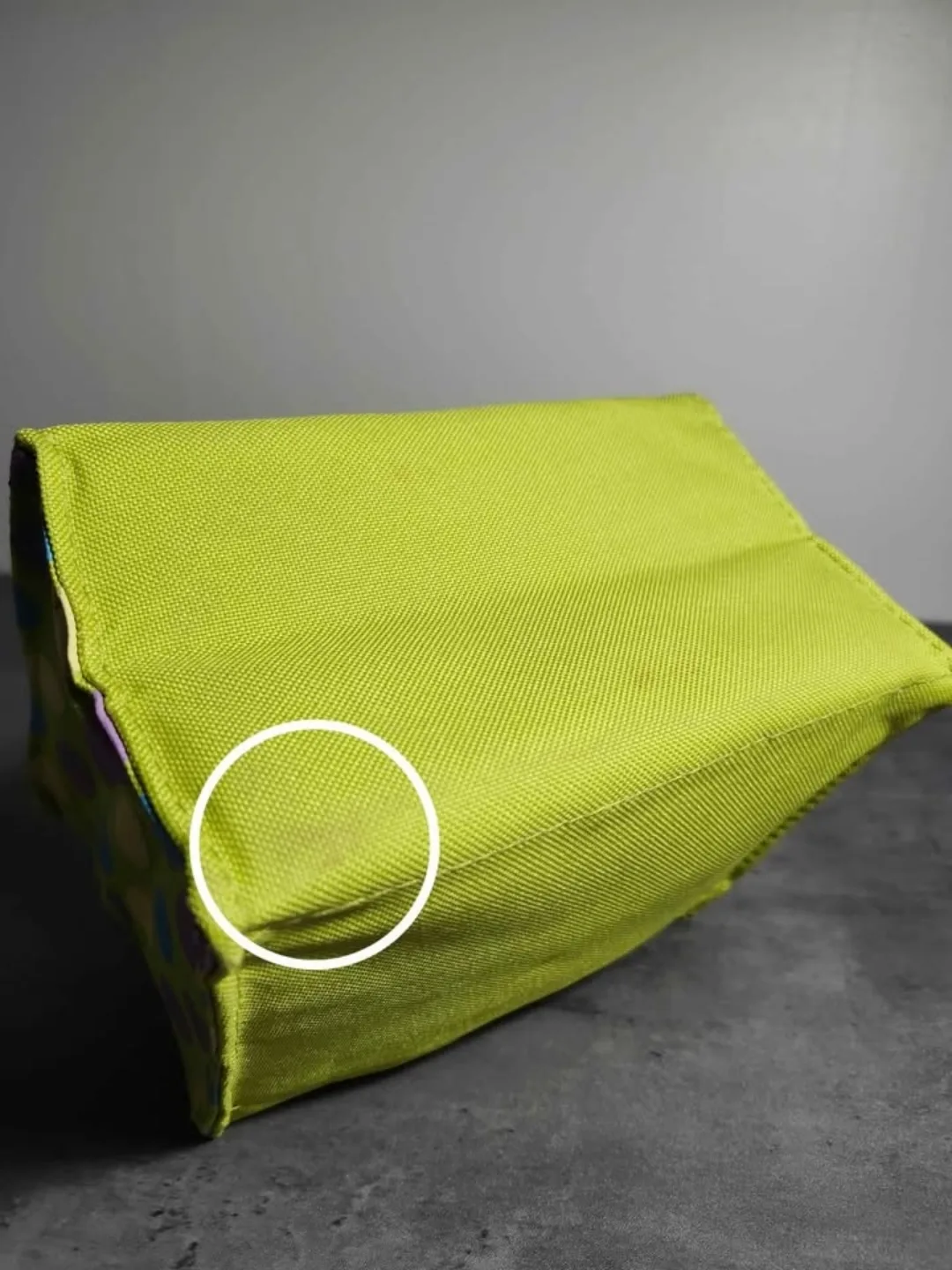 Small Lock & Lock Insulated Lunch Bag image indicator(10)