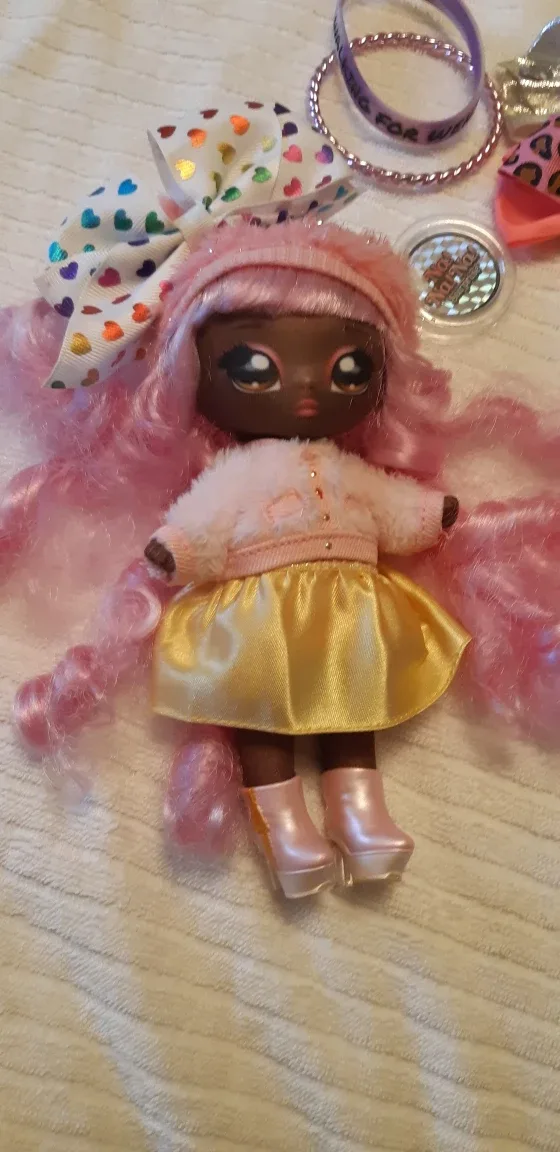 Na Na Na Surprise Glam Series Doll with accessories image indicator(8)