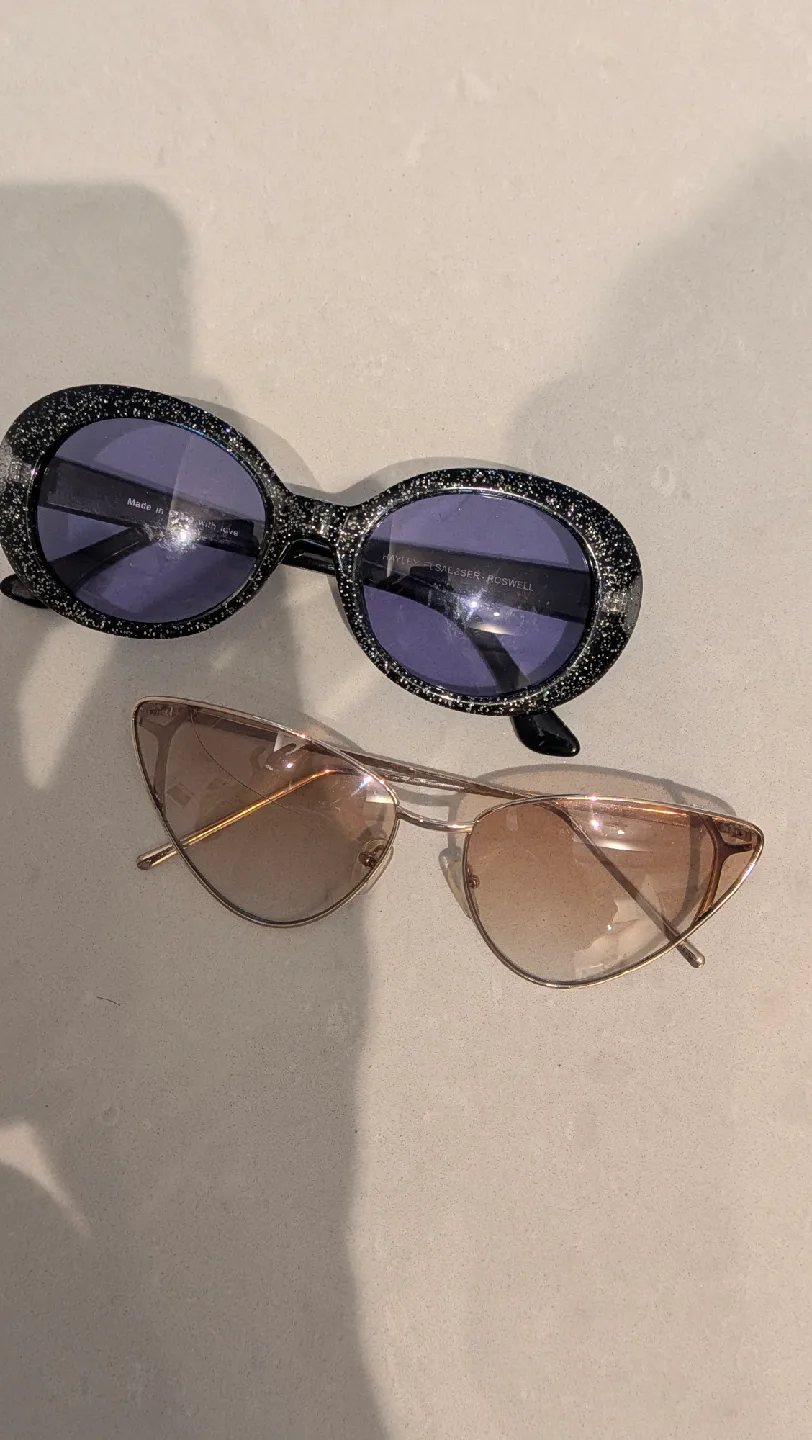 Sunglasses (2 pairs) image indicator(4)