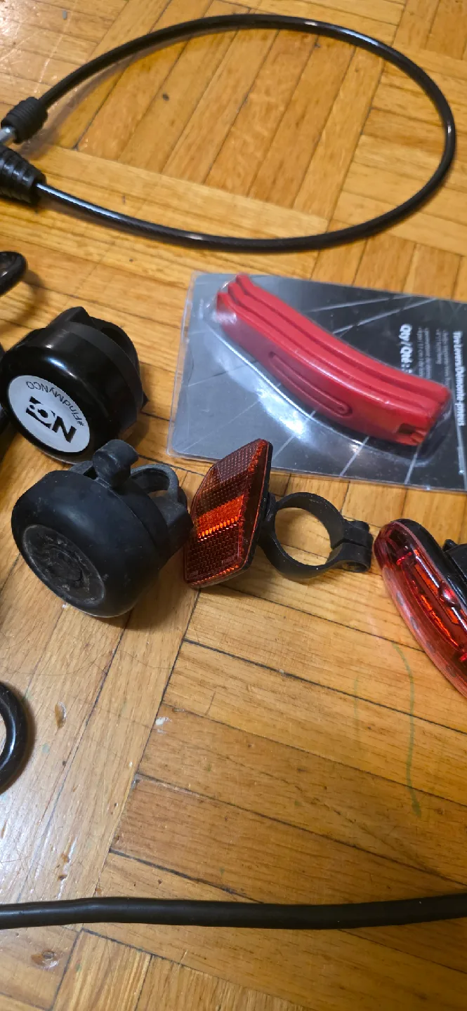 Bike Locks and Lights Bundle image indicator(2)