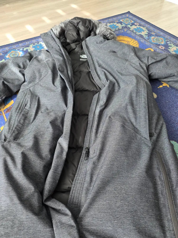 The North Face Women's Parka - Size L image indicator(3)
