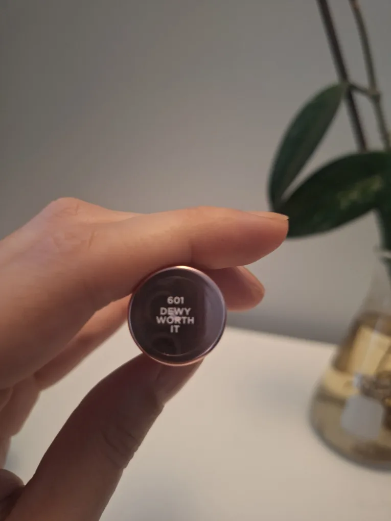 L'Oreal Lumi Liquid Blush - 601 Dewy Worth It image indicator(2)