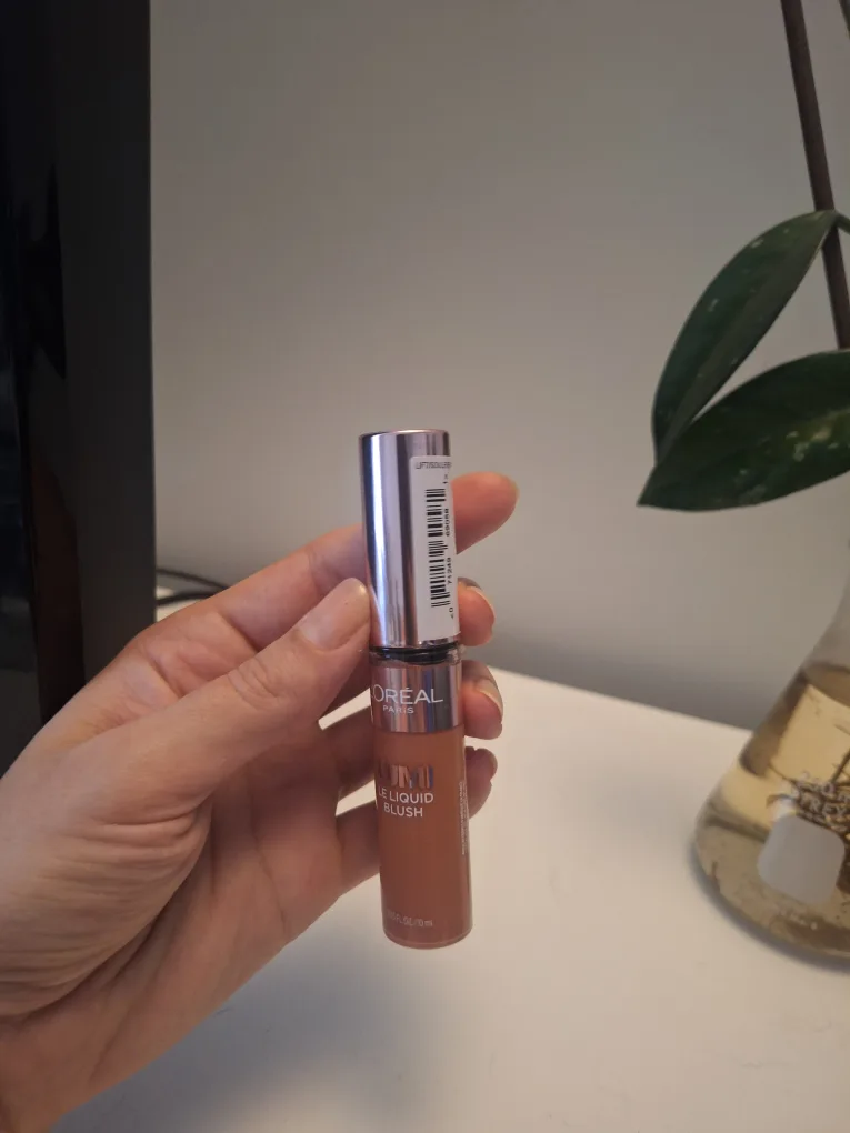 L'Oreal Lumi Liquid Blush - 601 Dewy Worth It image indicator(3)