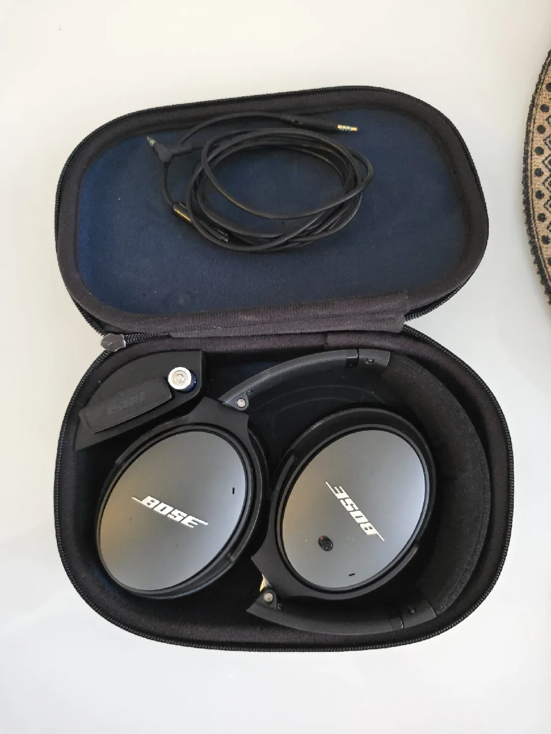 Bose QuietComfort 25 Headphones thumbnail