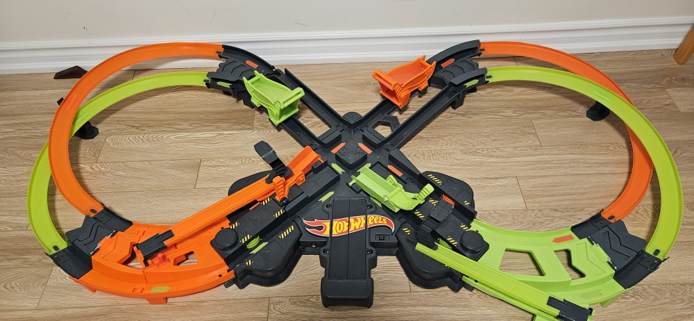 Hot Wheels Track Builder Unlimited Infinity Loop Kit