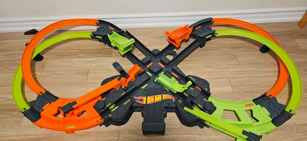 Hot Wheels Track Builder Unlimited Infinity Loop Kit