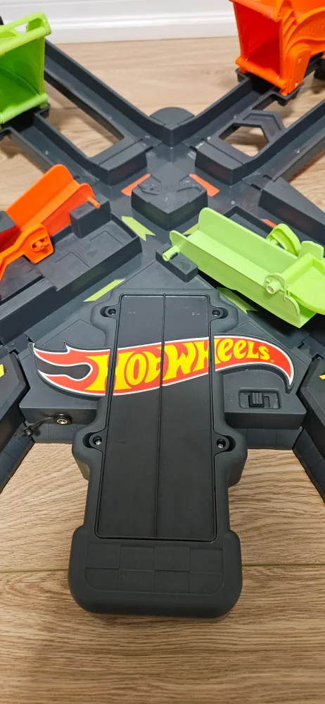 Hot Wheels Track Builder Unlimited Infinity Loop Kit image indicator(2)