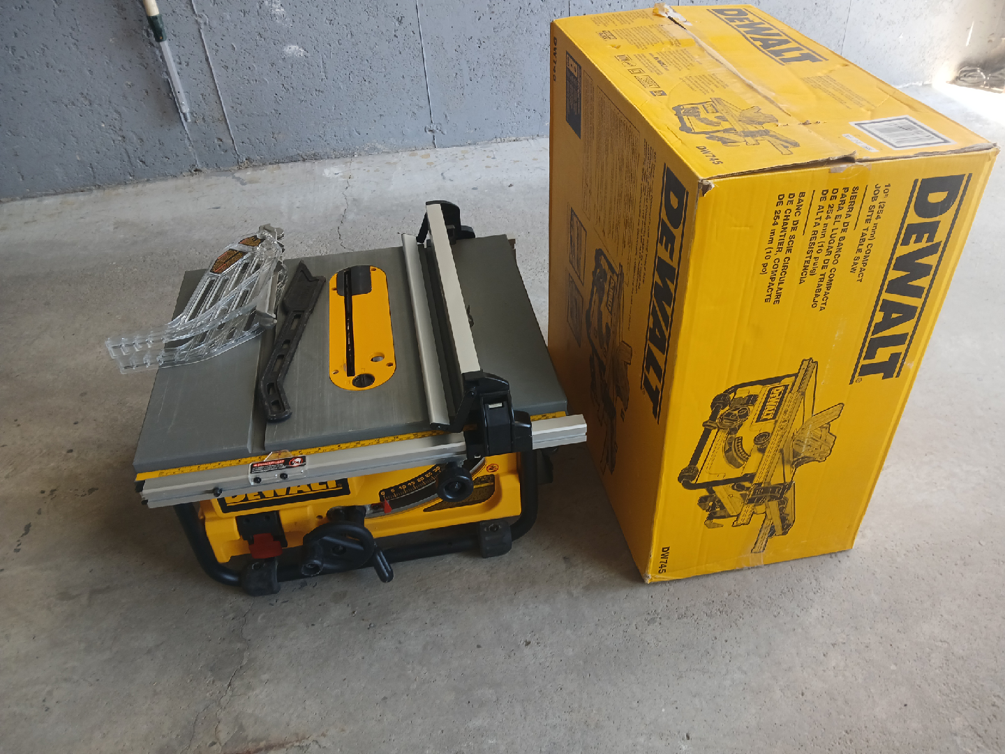Dewalt 10-Inch Job Site Table Saw w/ Box