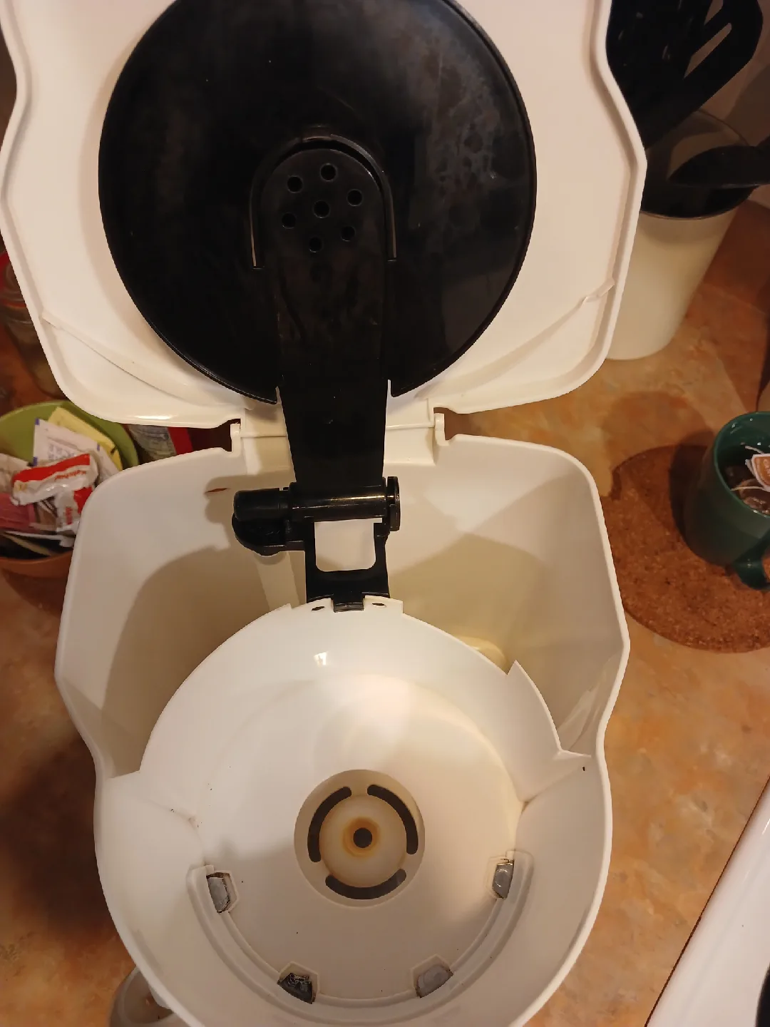 Black+Decker White Coffee Maker thumbnail