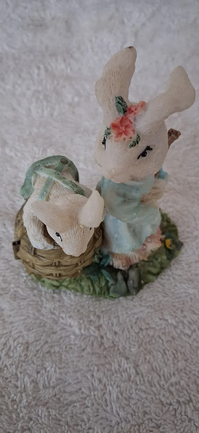 Easter Bunny Figurine image indicator(3)