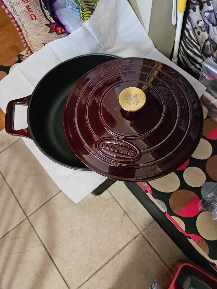 La Cuisine Enameled Cast Iron Dutch Oven - Burgundy image indicator(3)