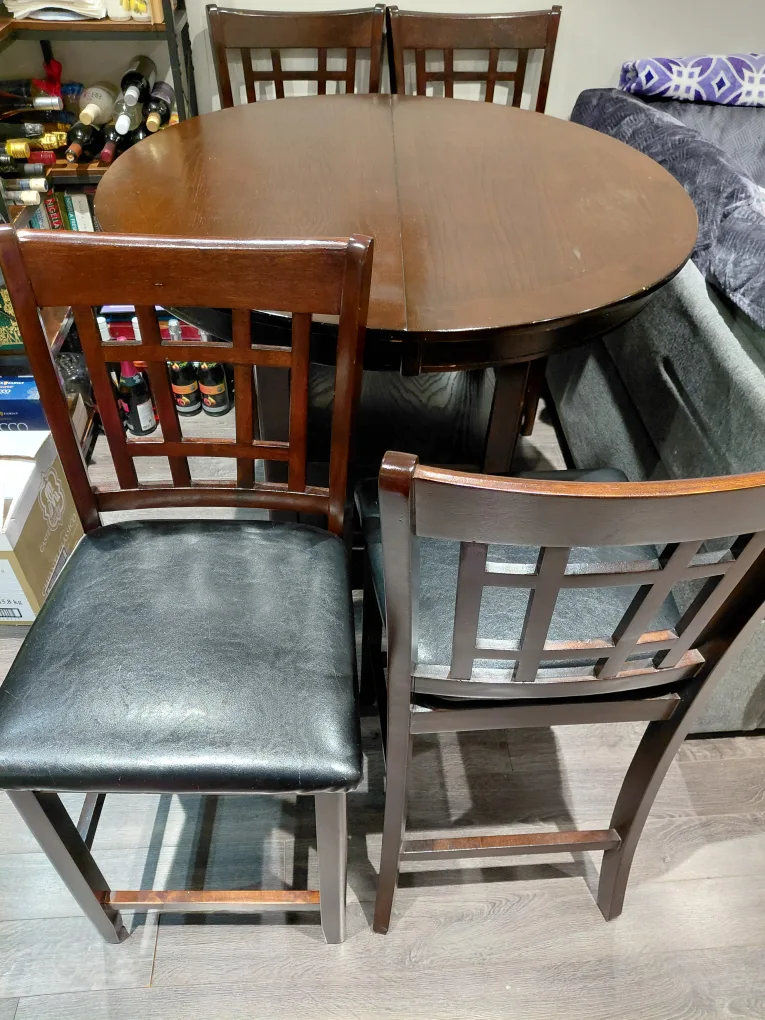 42 Inch Round Bar Height Table and Chairs image indicator(2)