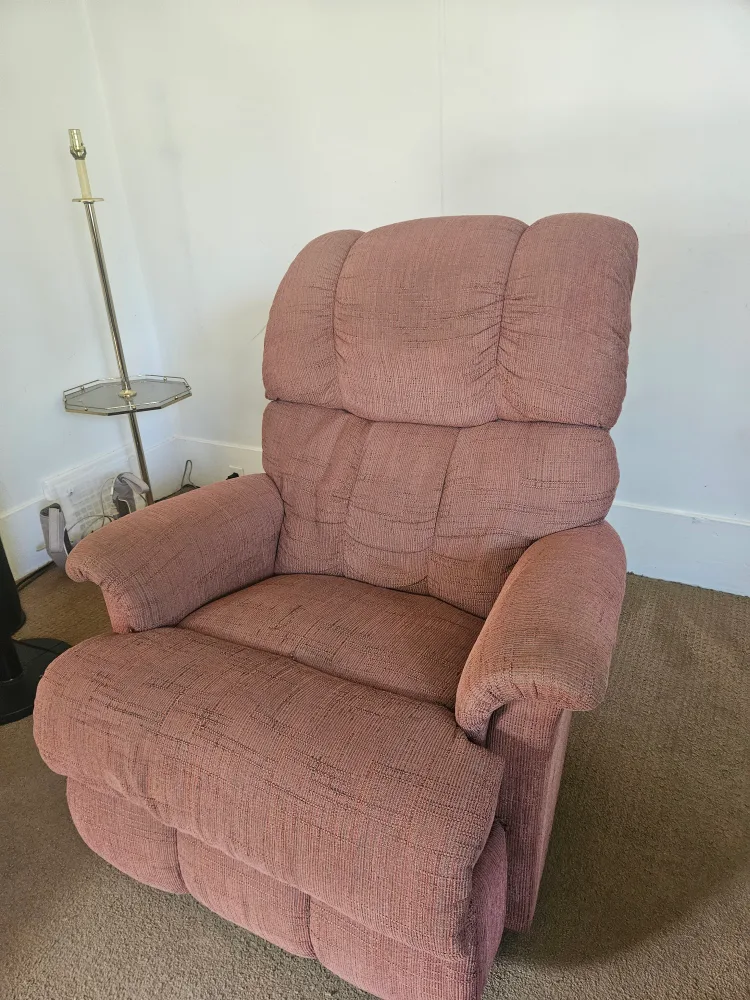 Comfortable Recliner Chair - Great Condition!