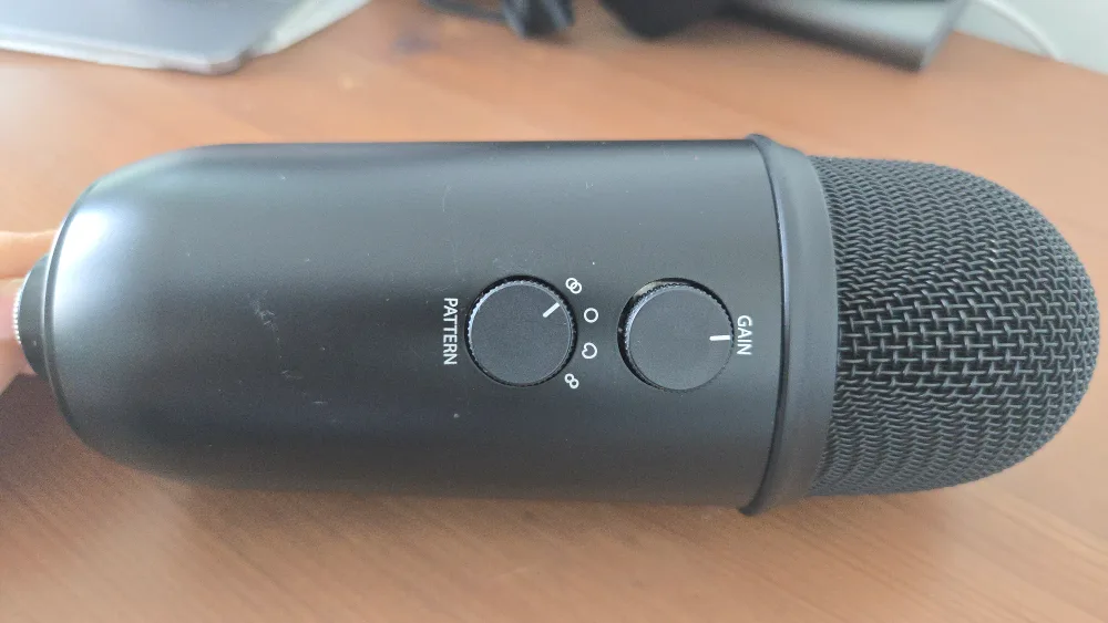 Blue Yeti USB Microphone - Black image indicator(2)