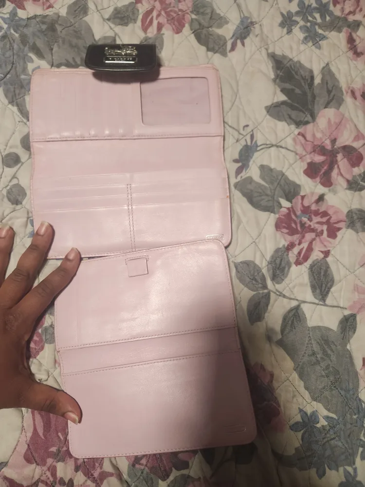 Coach Black Wallet vintage image indicator(2)