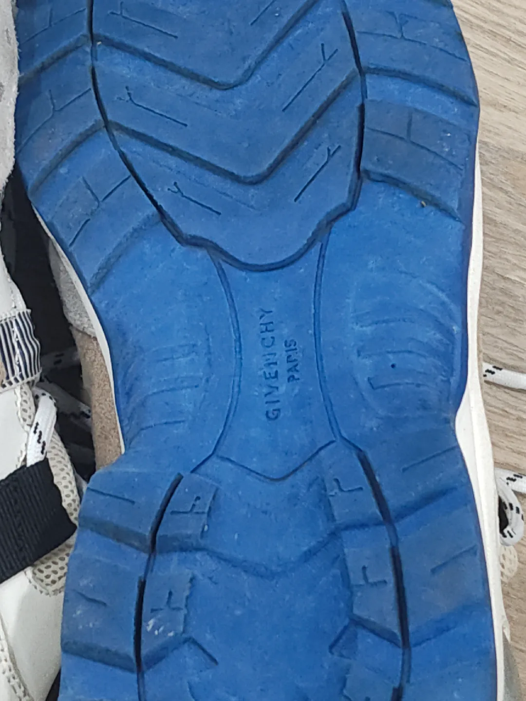 Givenchy Paris Sneakers image indicator(5)