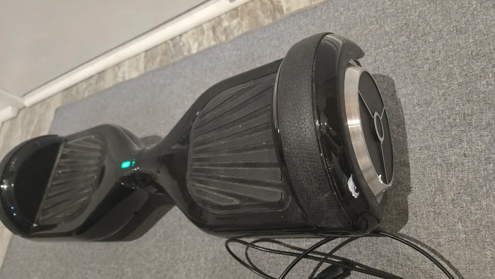 Black Hoverboard with Charger (works) image indicator(3)