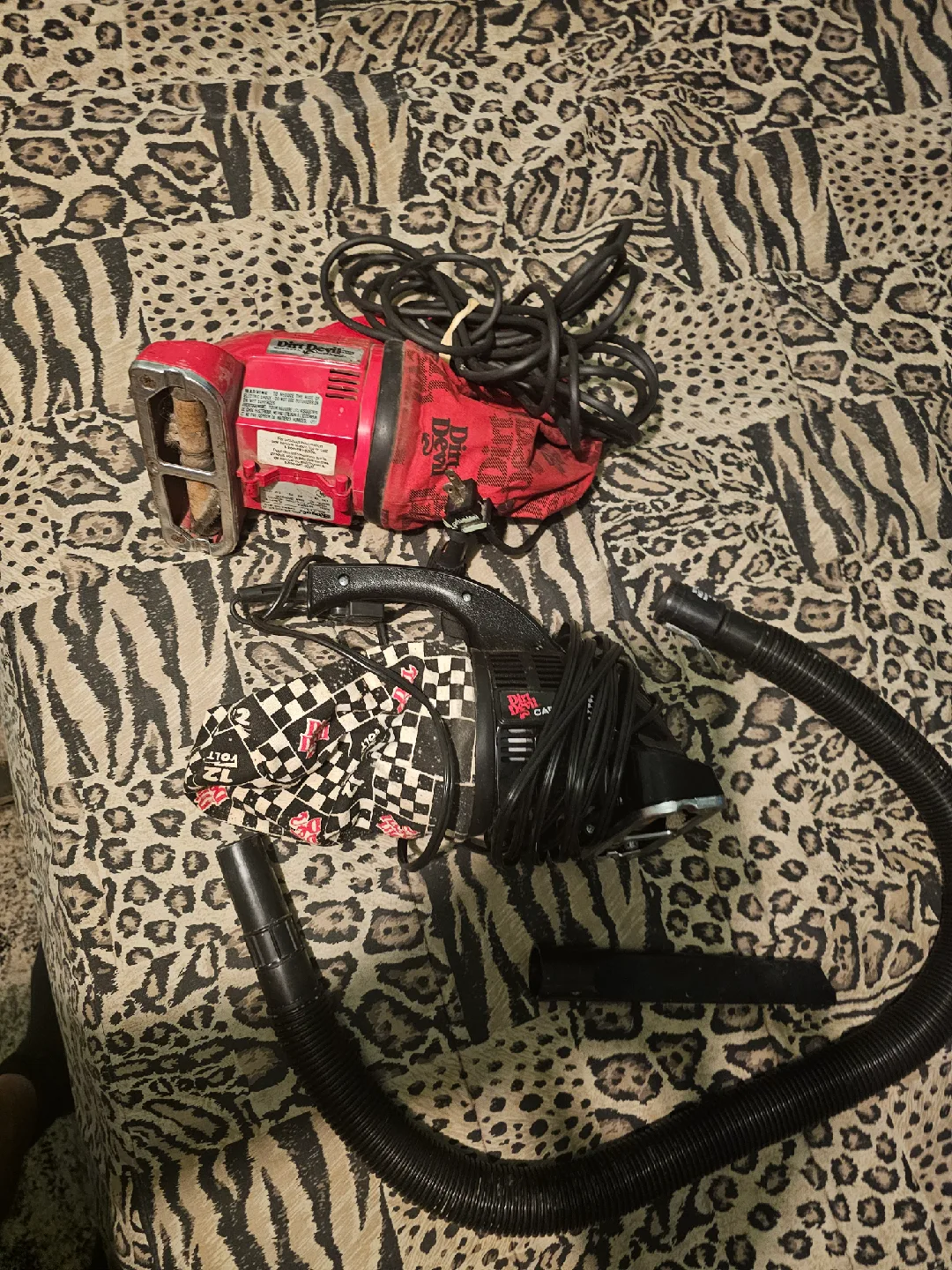 dirt devil vacuums house, car image indicator(2)