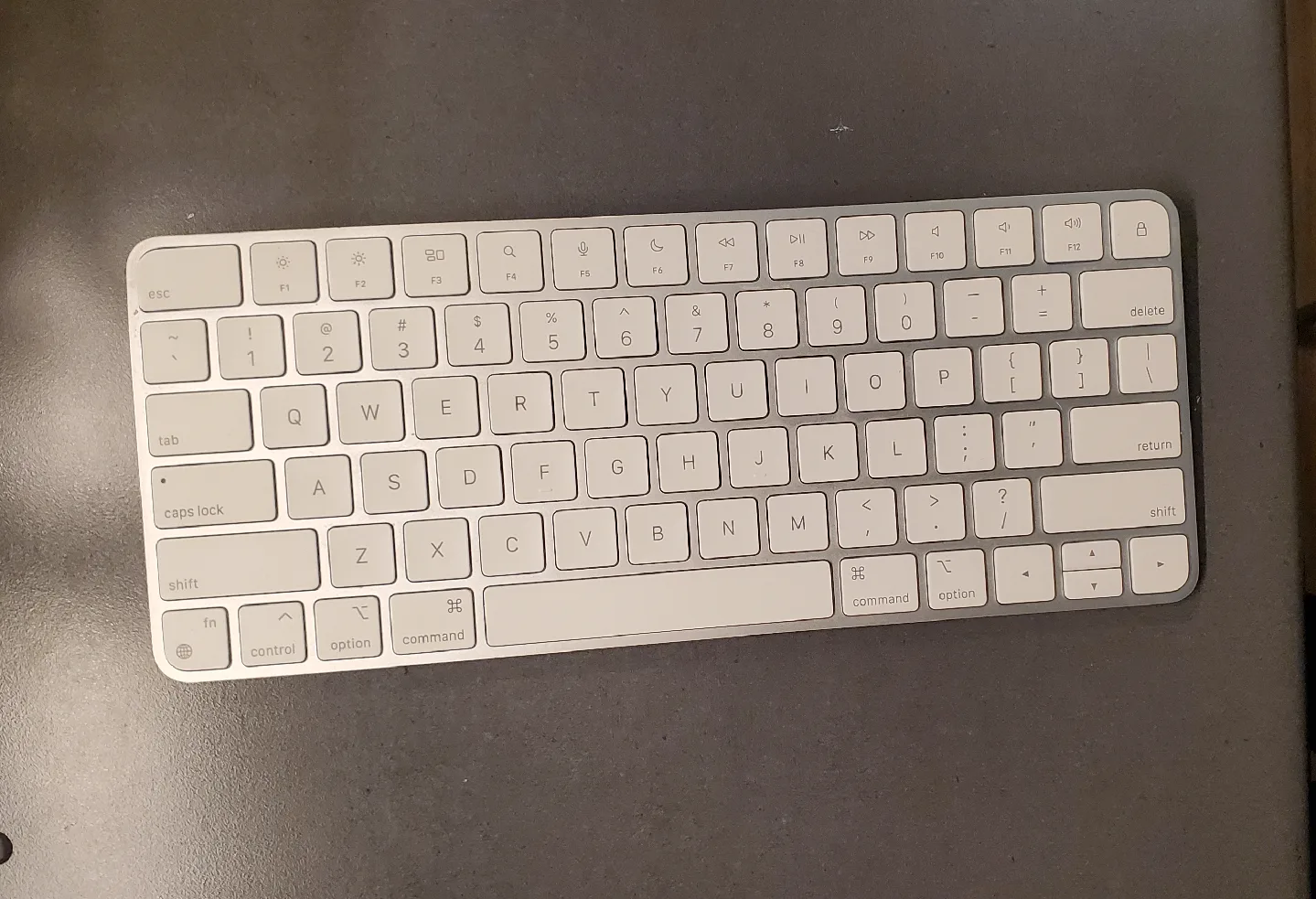 Apple Magic Keyboard (lightning port) thumbnail
