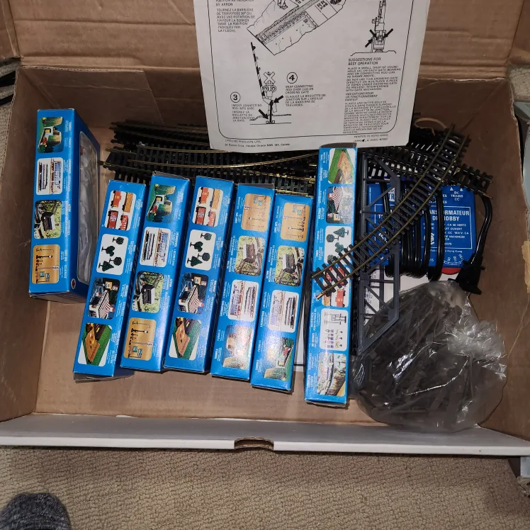 Life-Like The Canadian Trainmaster HO Electric Train Set image indicator(2)