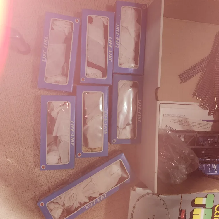 Life-Like The Canadian Trainmaster HO Electric Train Set image indicator(3)