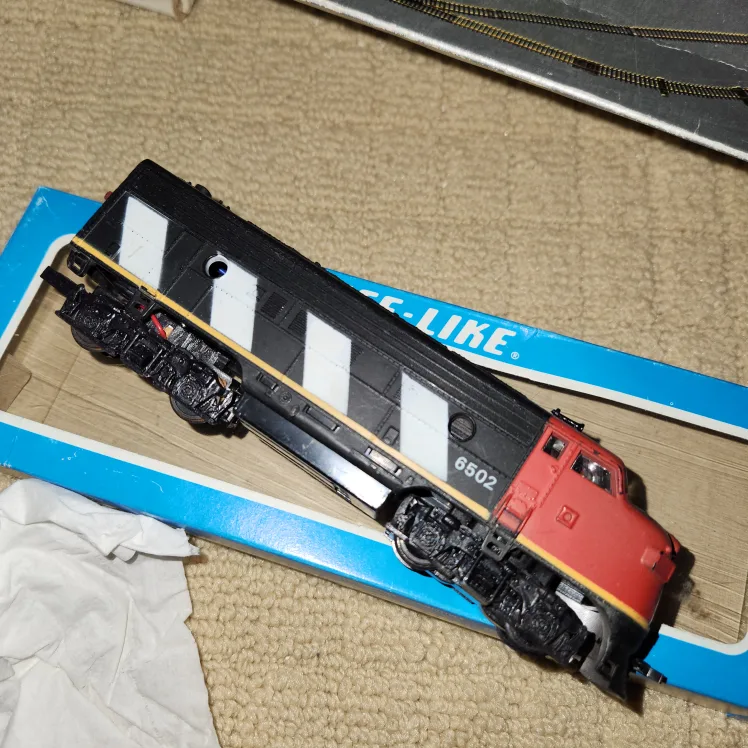 Life-Like The Canadian Trainmaster HO Electric Train Set image indicator(6)