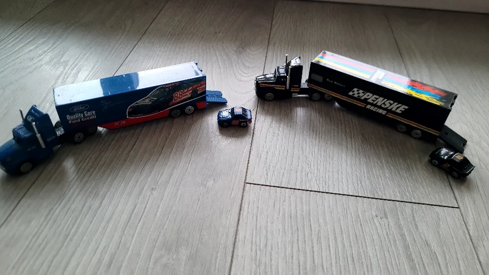 Vintage 90s Dale Earnhardt & NASCAR Die-Cast Collectibles FREE image indicator(5)