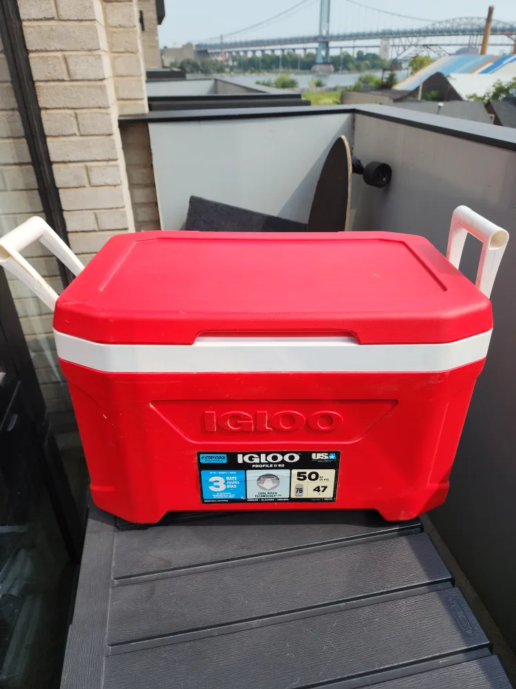Igloo Profile 50 Qt Cooler - Red image indicator(2)