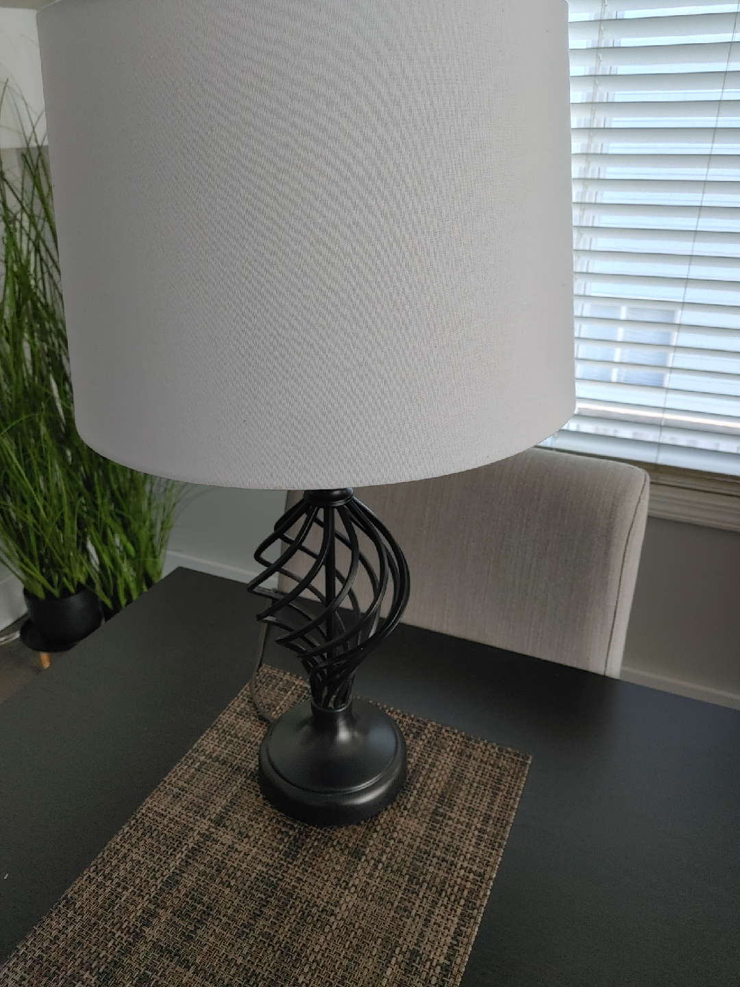 Table Lamp with Black Twisted Base - photo 2